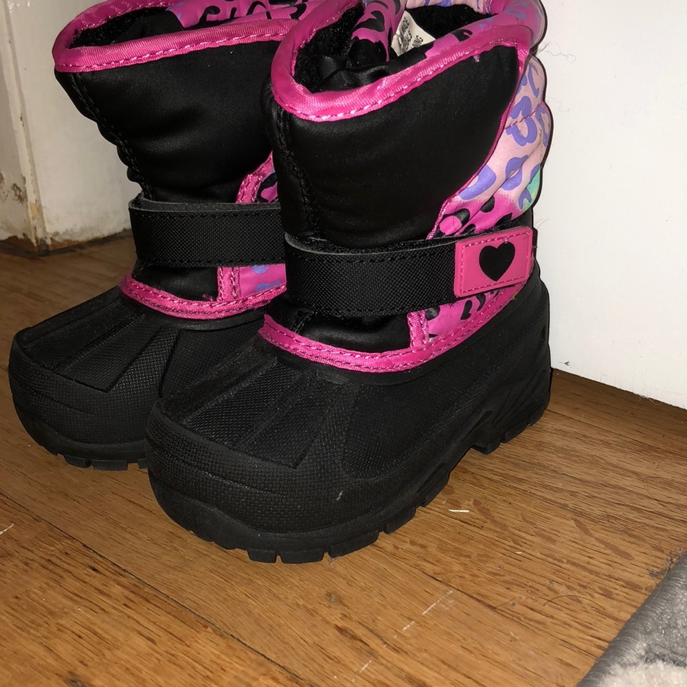 Snow boots